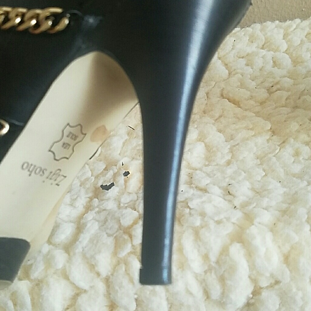 Shoes - Picture 7 of 8
